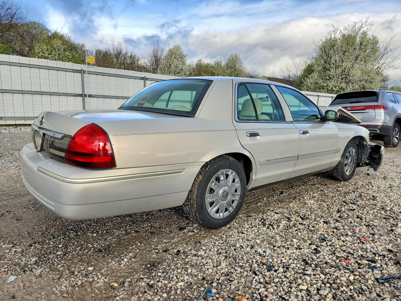 2008 MERCURY GRAND MARQUIS GS photo 3