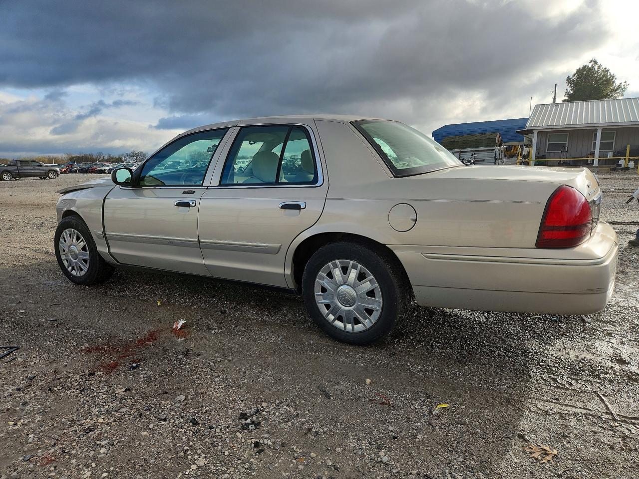 2008 MERCURY GRAND MARQUIS GS photo 2