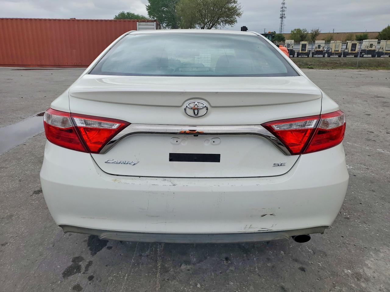 2017 TOYOTA CAMRY SE photo 16