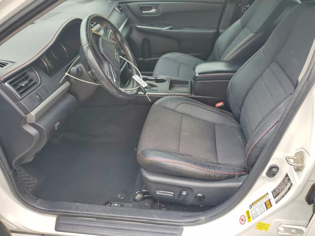 2017 TOYOTA CAMRY SE photo 19
