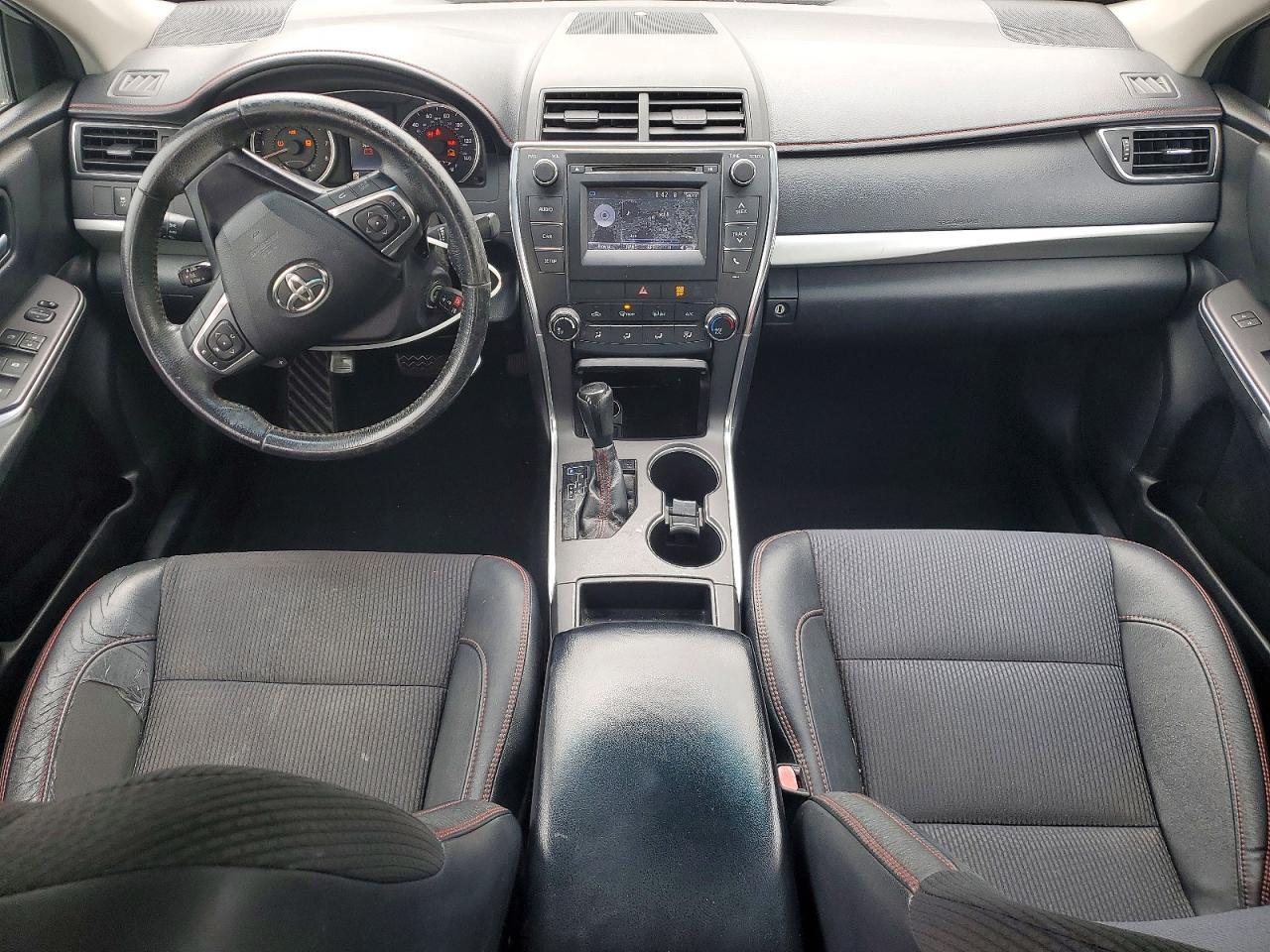 2017 TOYOTA CAMRY SE photo 22