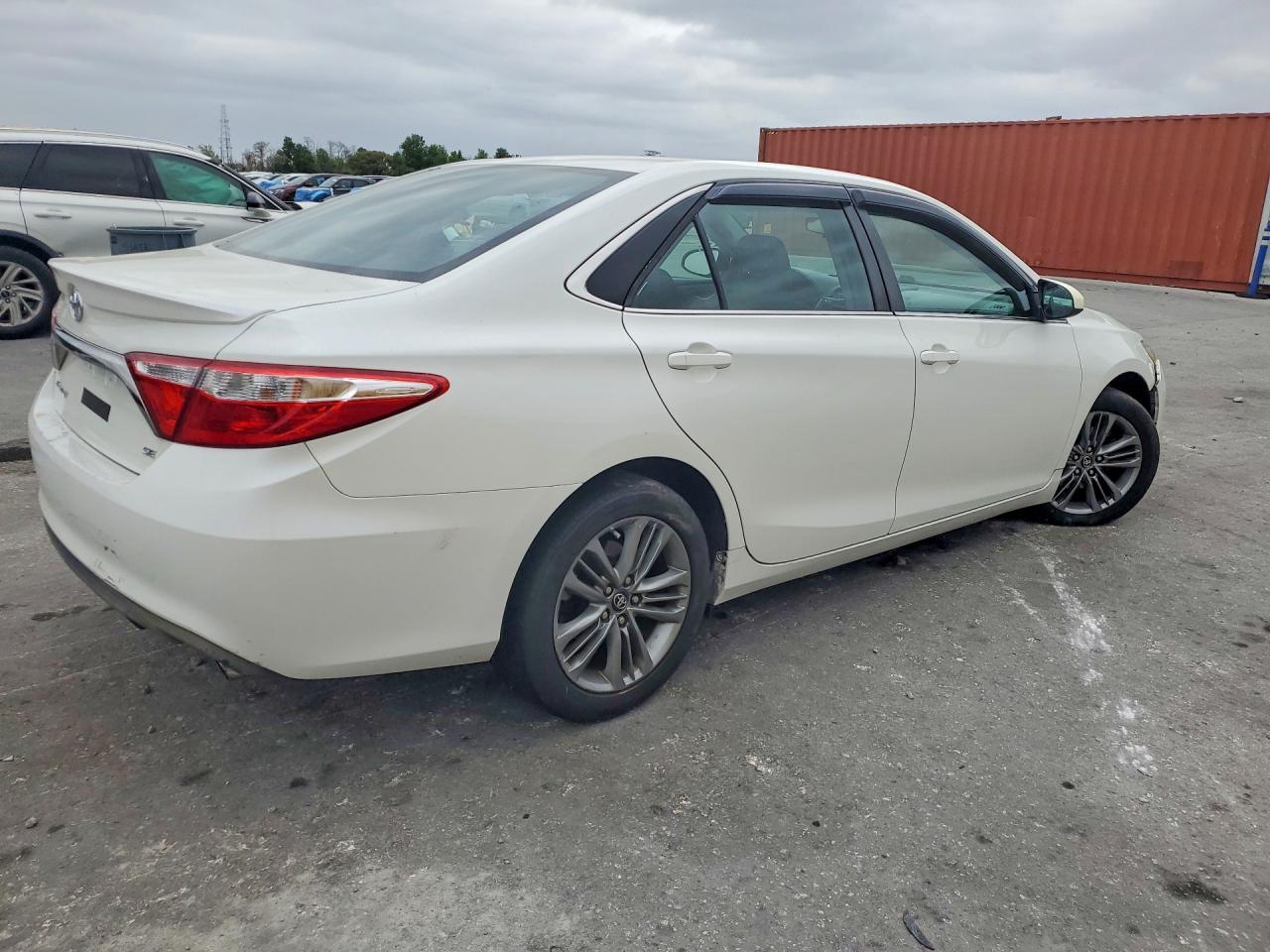 2017 TOYOTA CAMRY SE photo 7