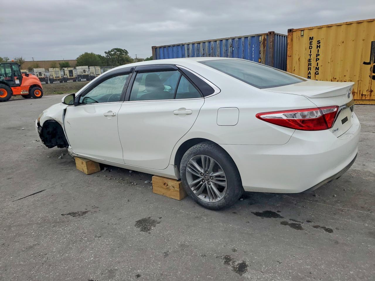 2017 TOYOTA CAMRY SE photo 4