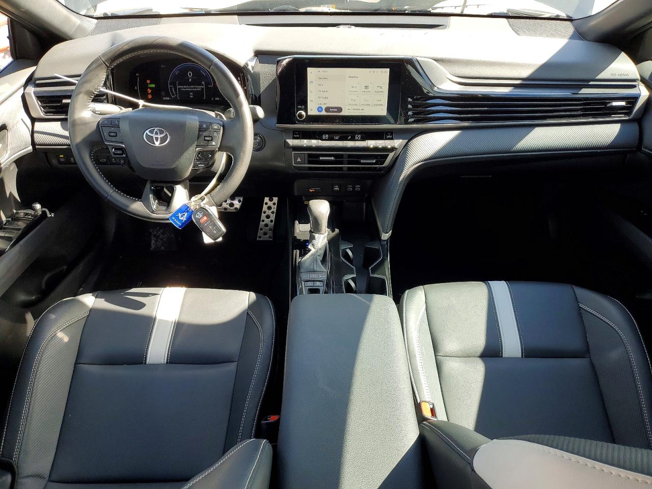 2025 TOYOTA CAMRY SE photo 15