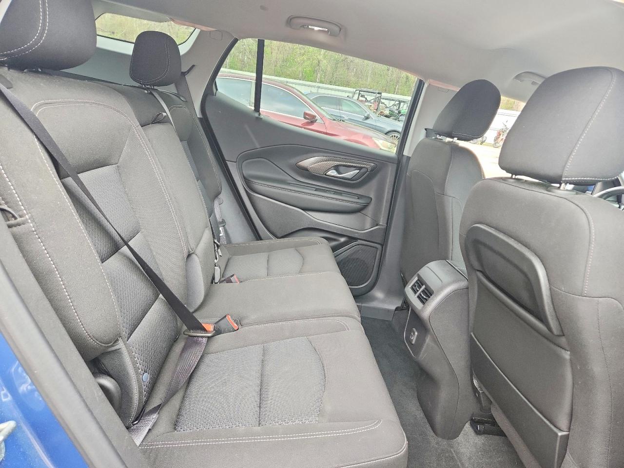 2024 GMC TERRAIN SLE photo 11