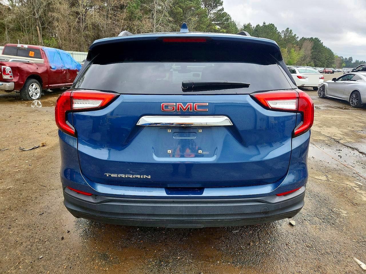 2024 GMC TERRAIN SLE photo 6