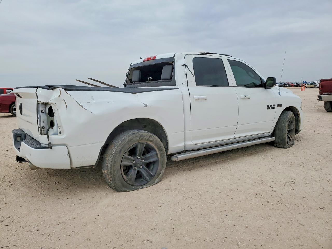 2014 RAM 1500 SPORT photo 3