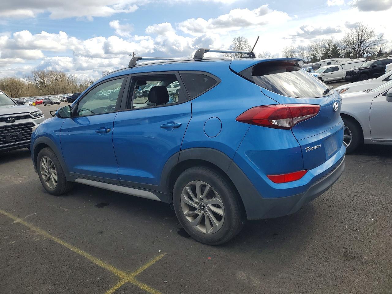 2017 HYUNDAI TUCSON SE photo 2