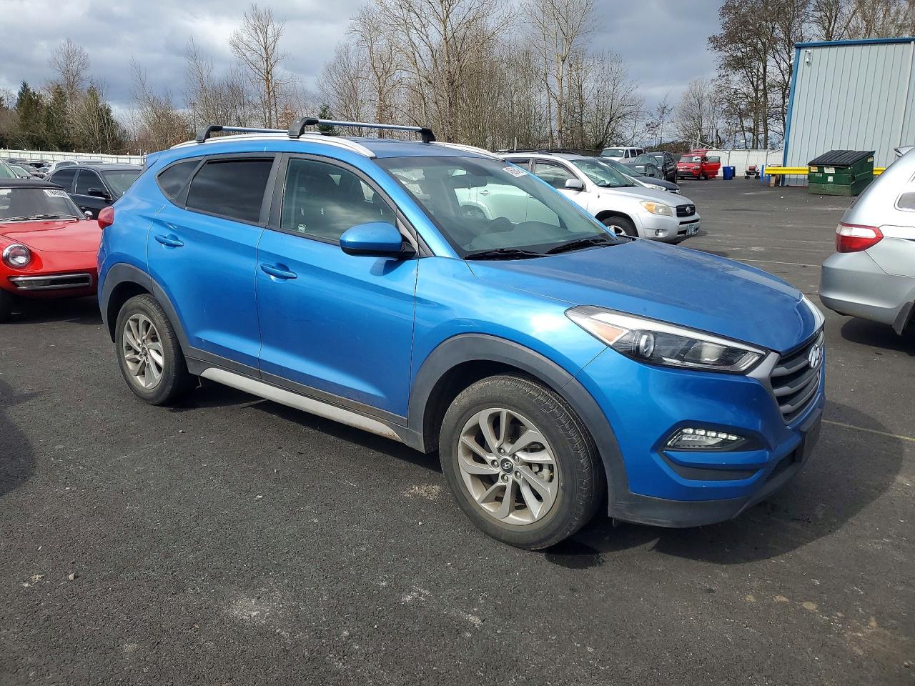 2017 HYUNDAI TUCSON SE photo 4