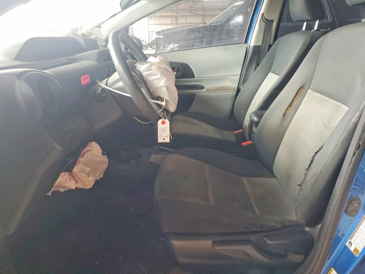 2013 TOYOTA PRIUS C TWO photo 7