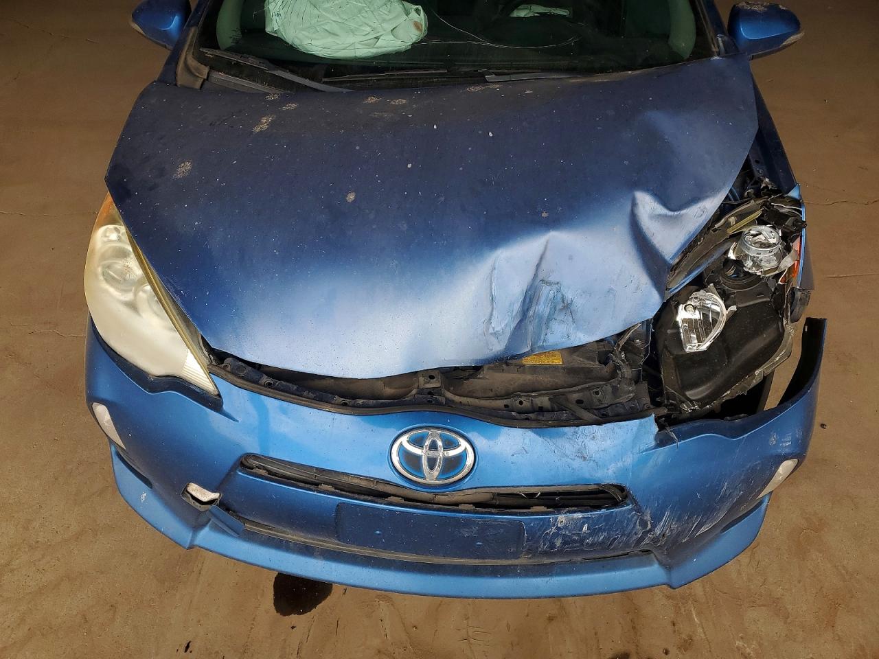 2013 TOYOTA PRIUS C TWO photo 11
