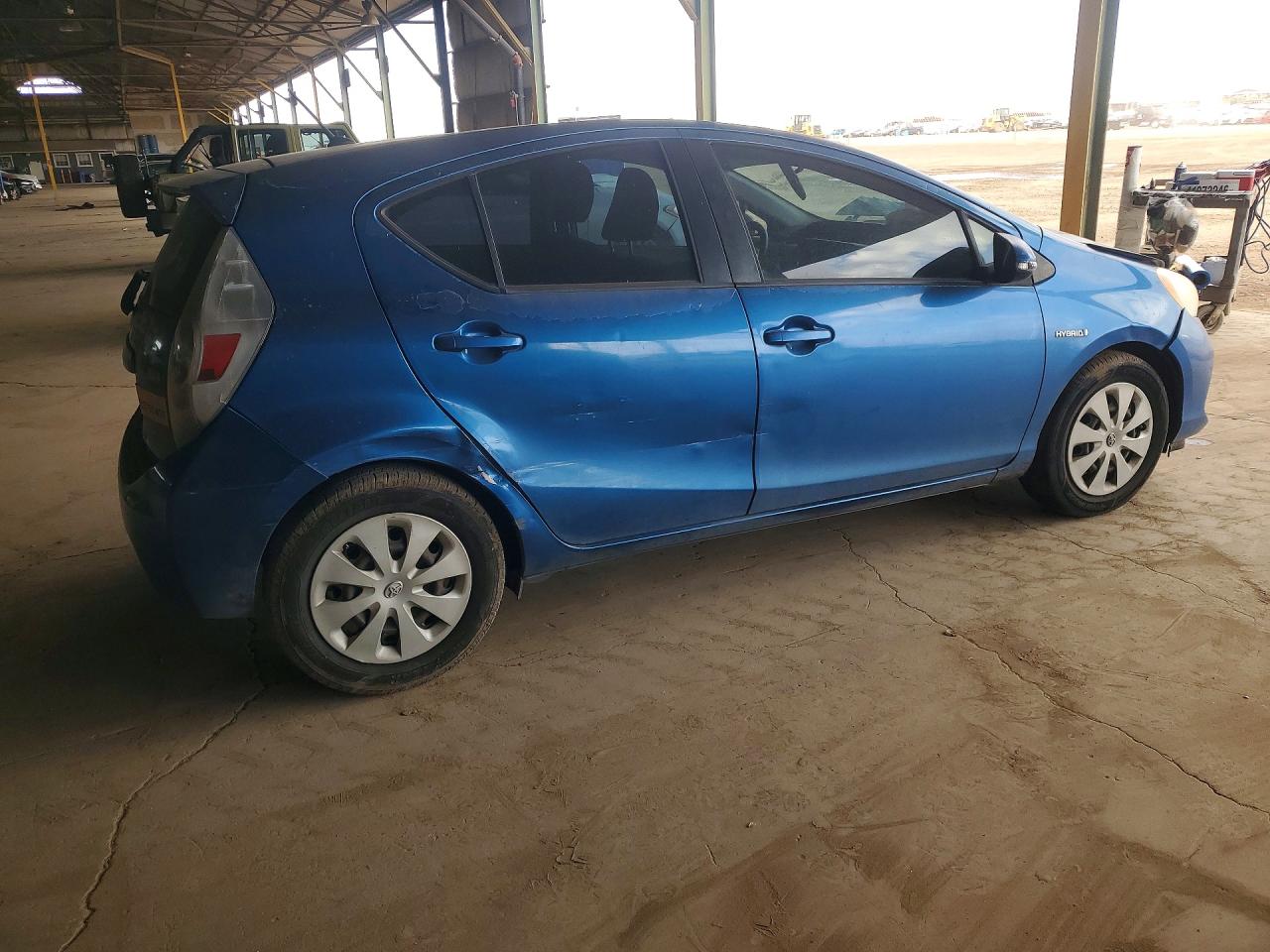 2013 TOYOTA PRIUS C TWO photo 3