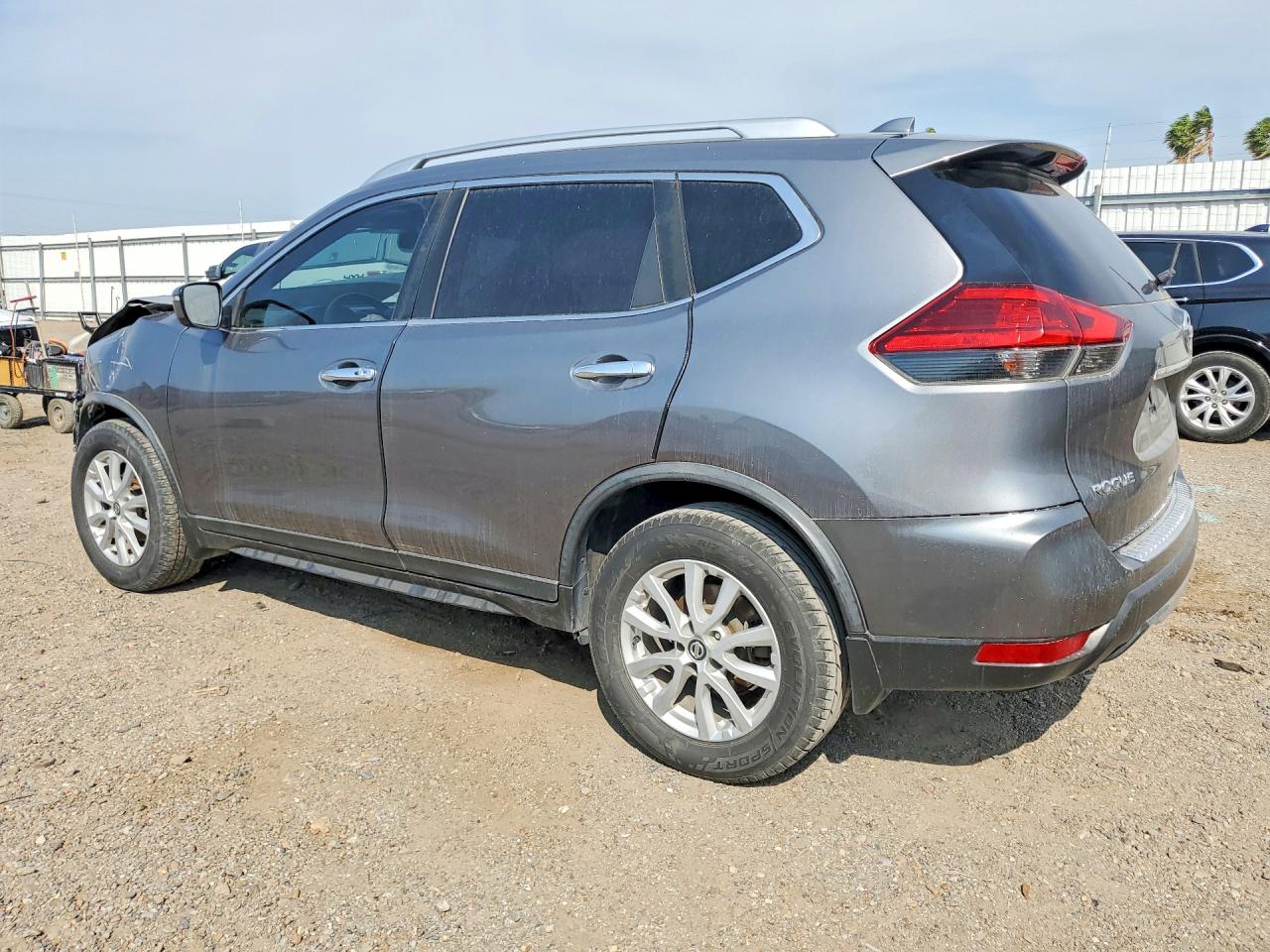 2017 NISSAN ROGUE SV photo 3