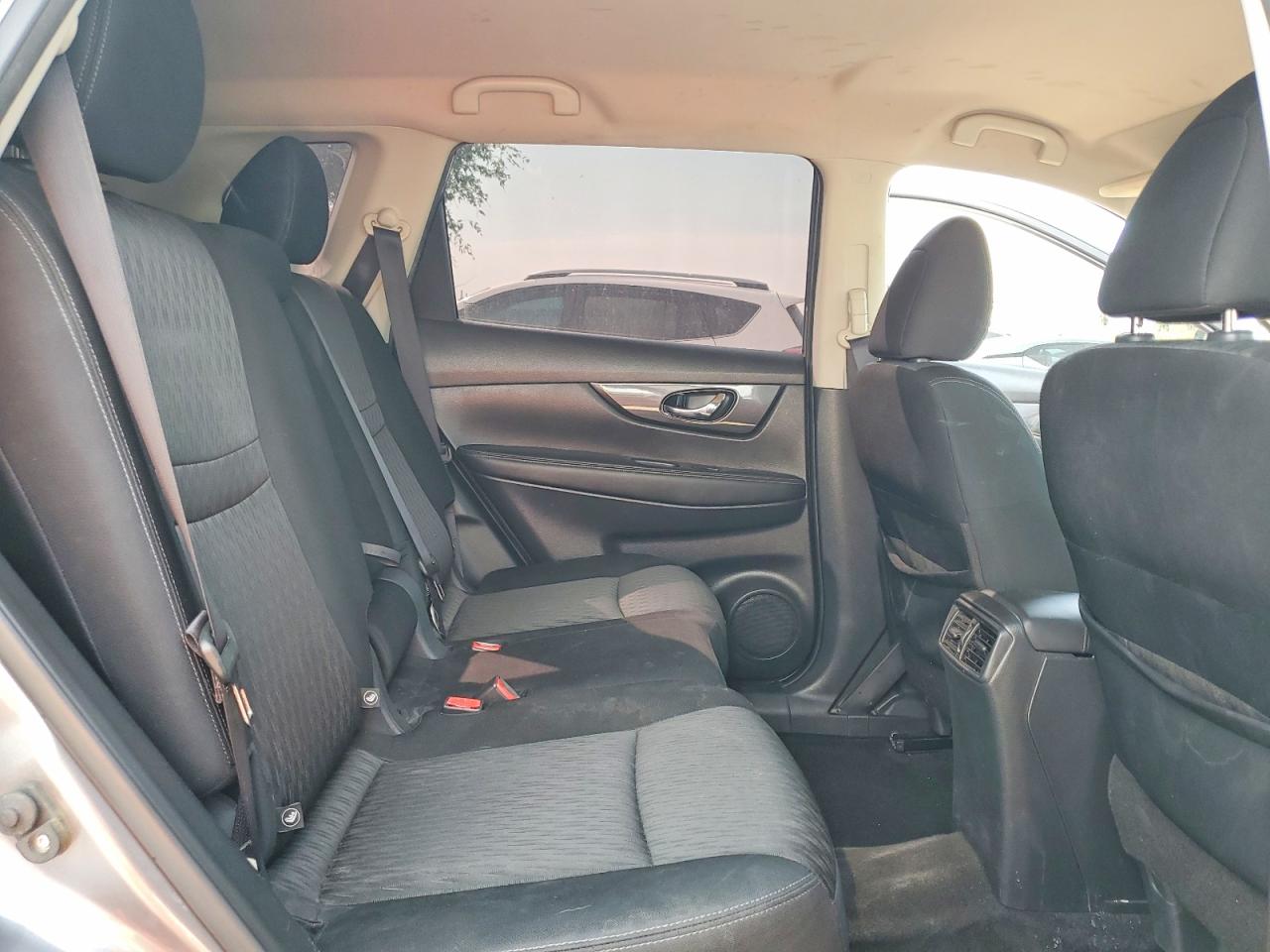 2017 NISSAN ROGUE SV photo 19