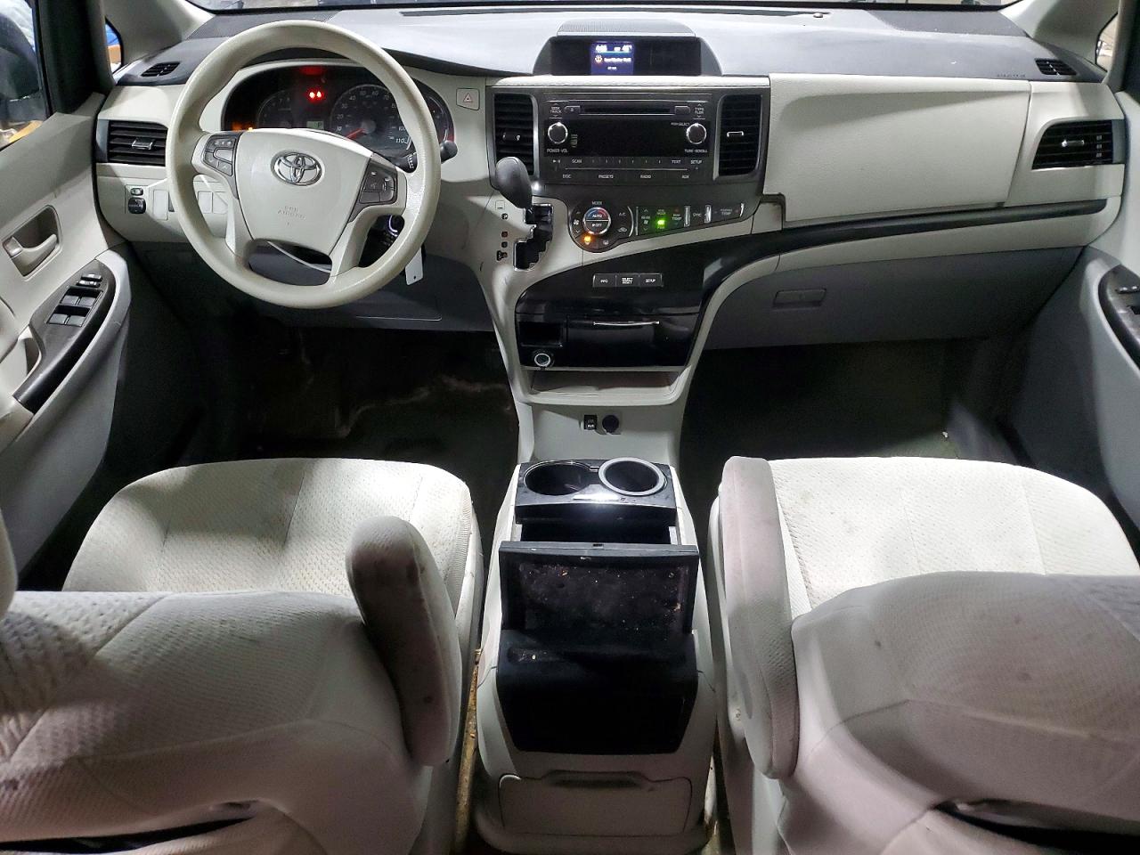 2013 TOYOTA SIENNA LE 8-PASSENGER photo 15