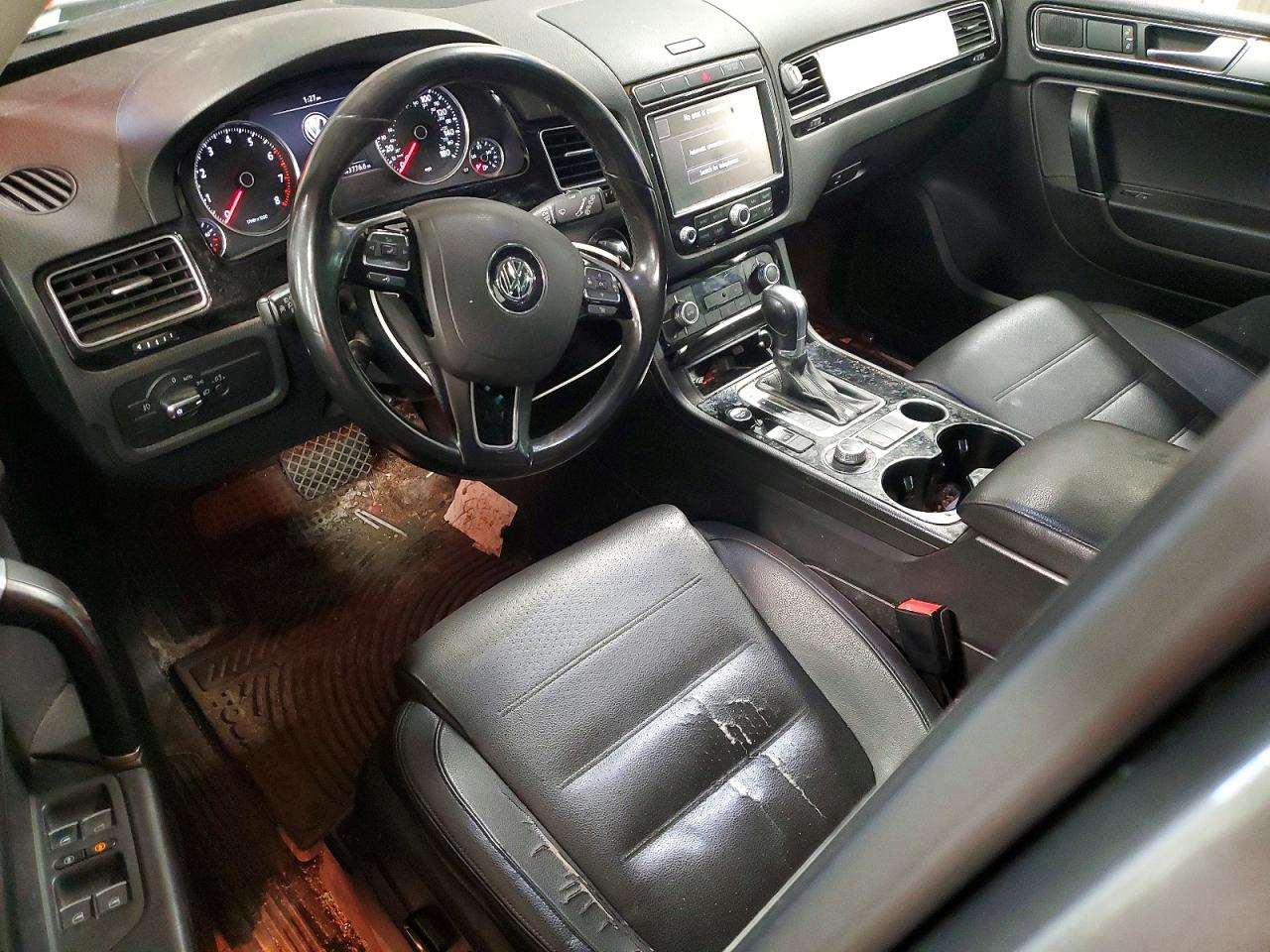2016 VOLKSWAGEN TOUAREG SPORT photo 15