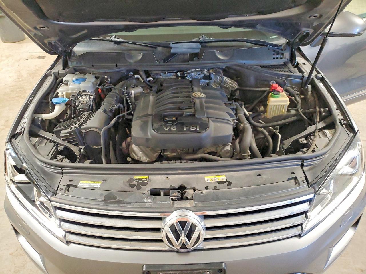 2016 VOLKSWAGEN TOUAREG SPORT photo 23