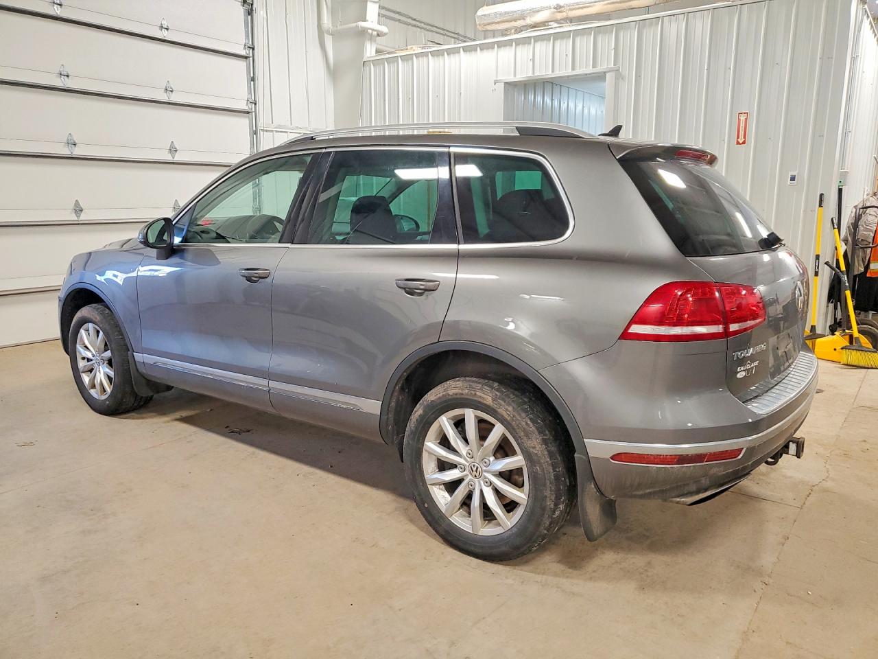2016 VOLKSWAGEN TOUAREG SPORT photo 3