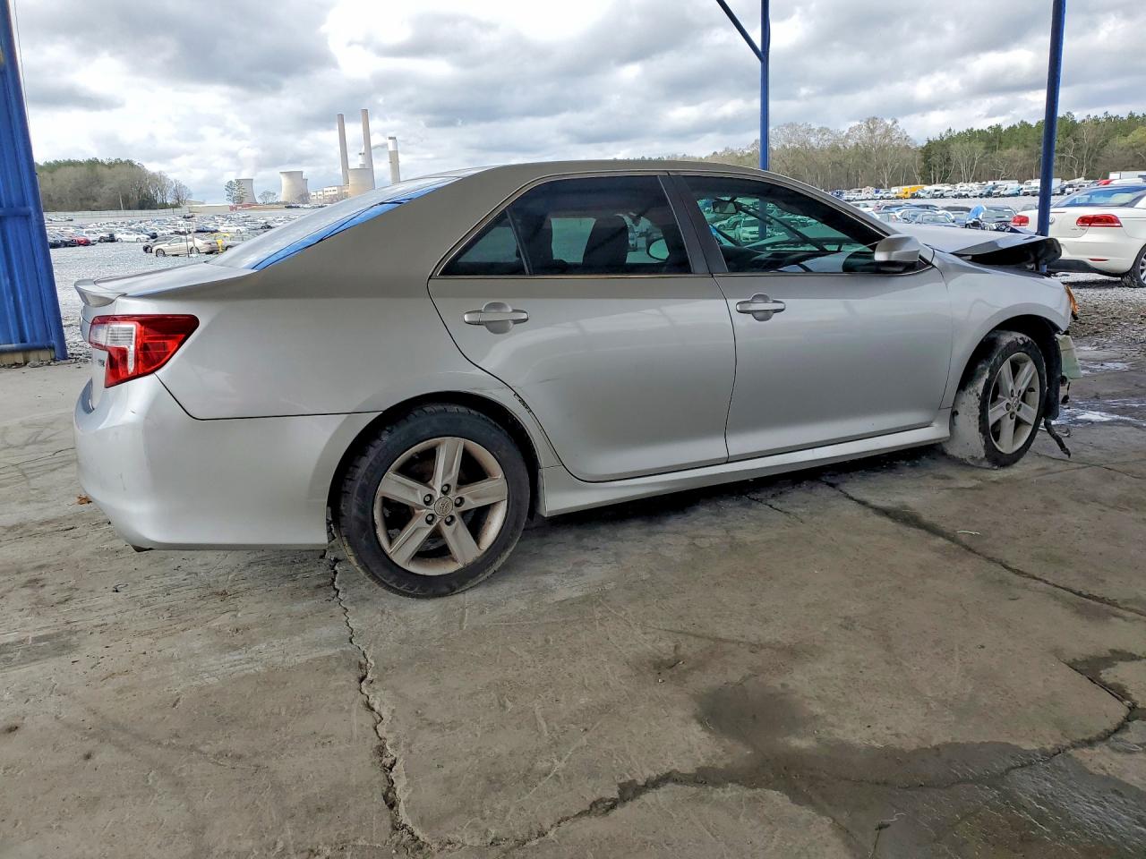 2012 TOYOTA CAMRY SE photo 5