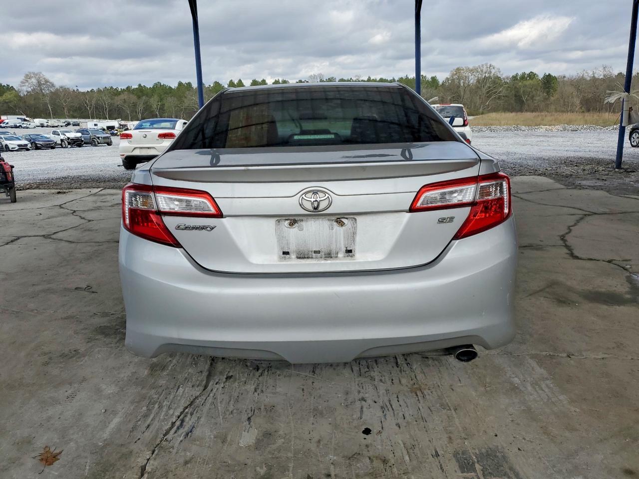 2012 TOYOTA CAMRY SE photo 11