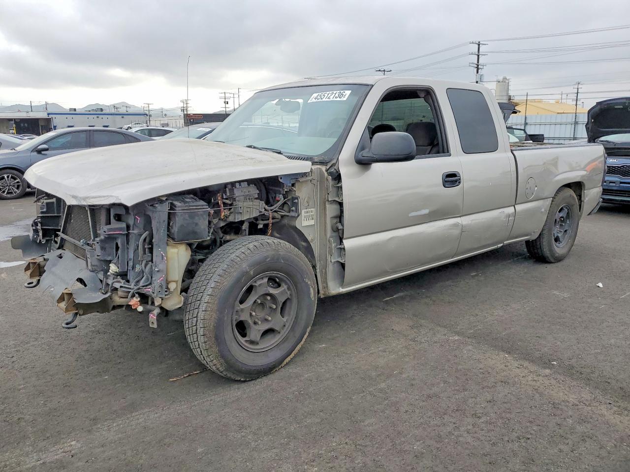 2004 CHEVROLET SILVERADO C1500 photo 2