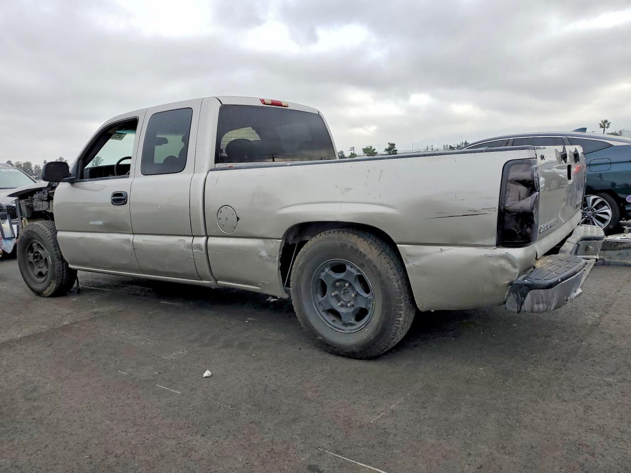 2004 CHEVROLET SILVERADO C1500 photo 3
