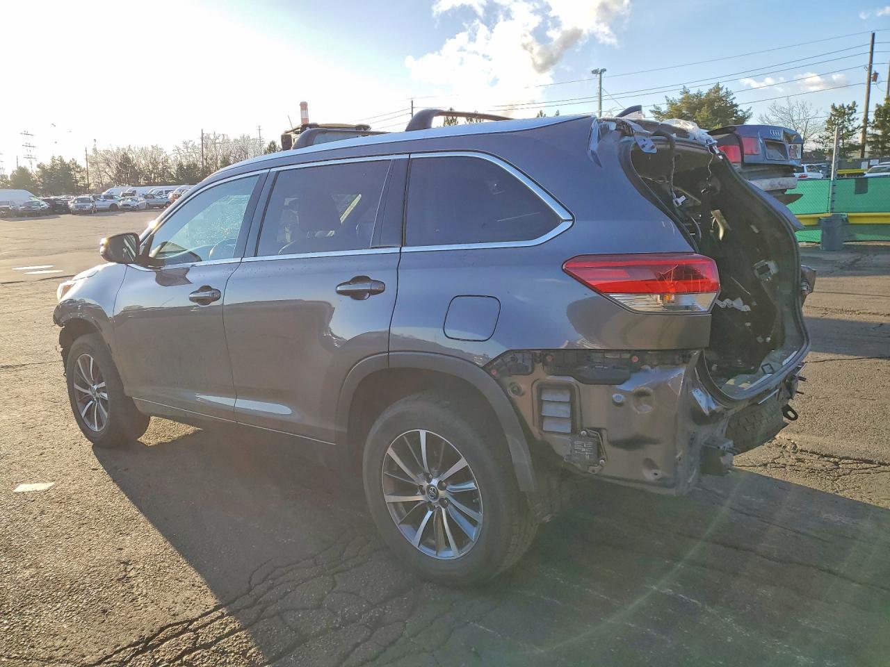 2017 TOYOTA HIGHLANDER XLE photo 2