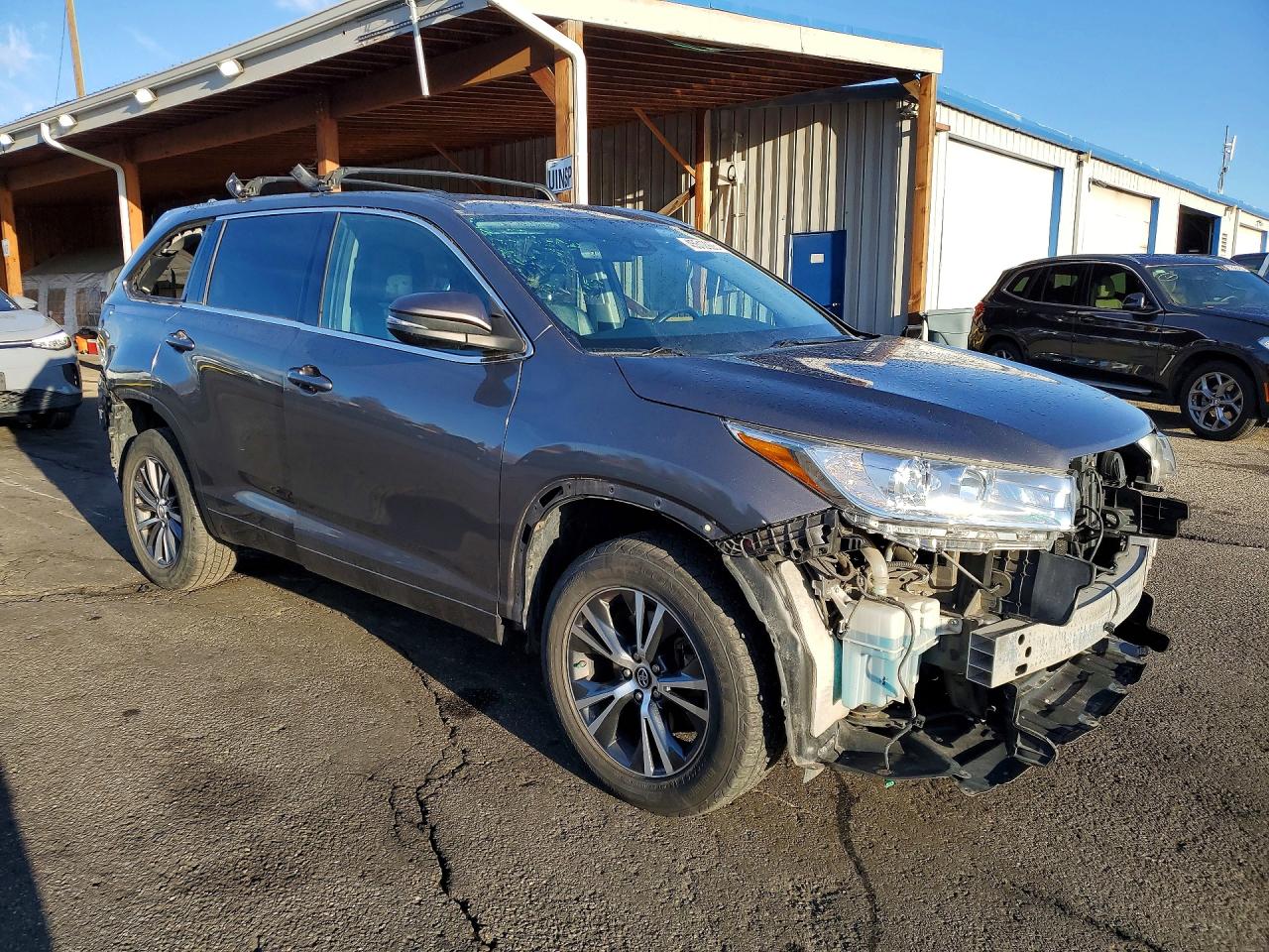 2017 TOYOTA HIGHLANDER XLE photo 4