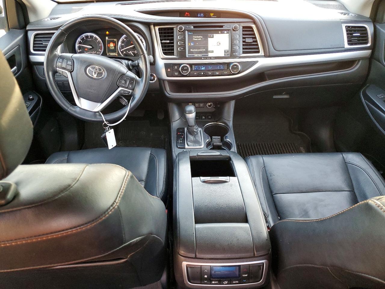 2017 TOYOTA HIGHLANDER XLE photo 8