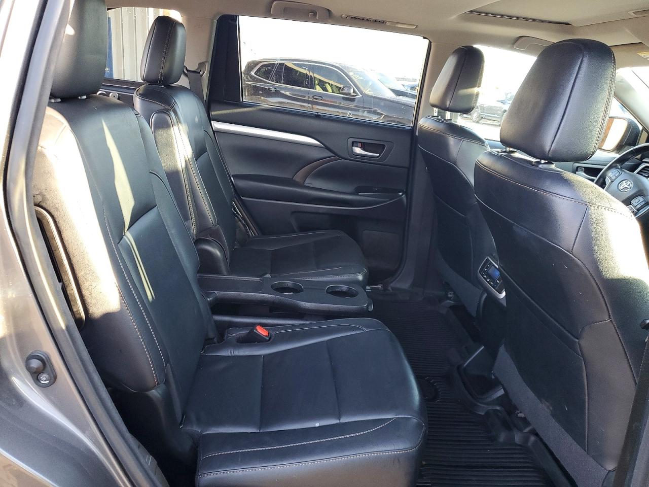 2017 TOYOTA HIGHLANDER XLE photo 10