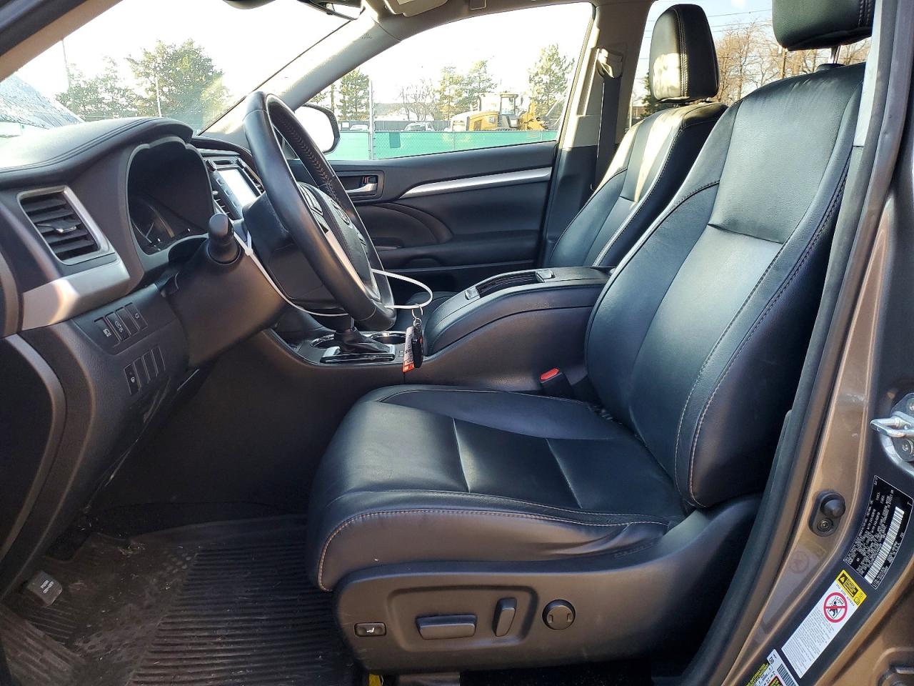 2017 TOYOTA HIGHLANDER XLE photo 7