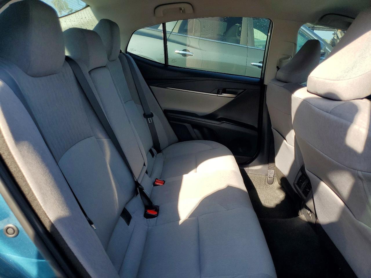 2025 TOYOTA CAMRY LE photo 19