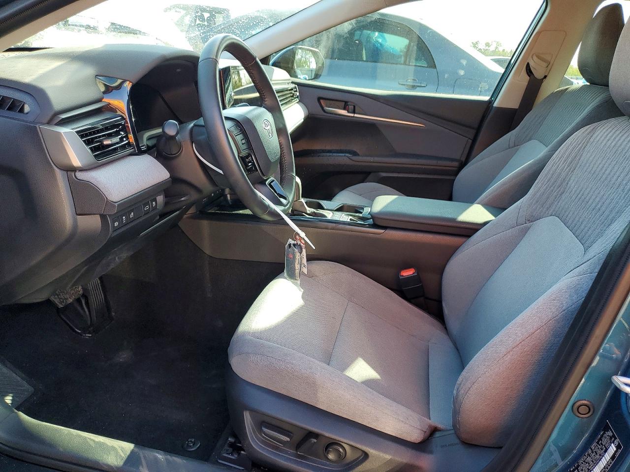 2025 TOYOTA CAMRY LE photo 13