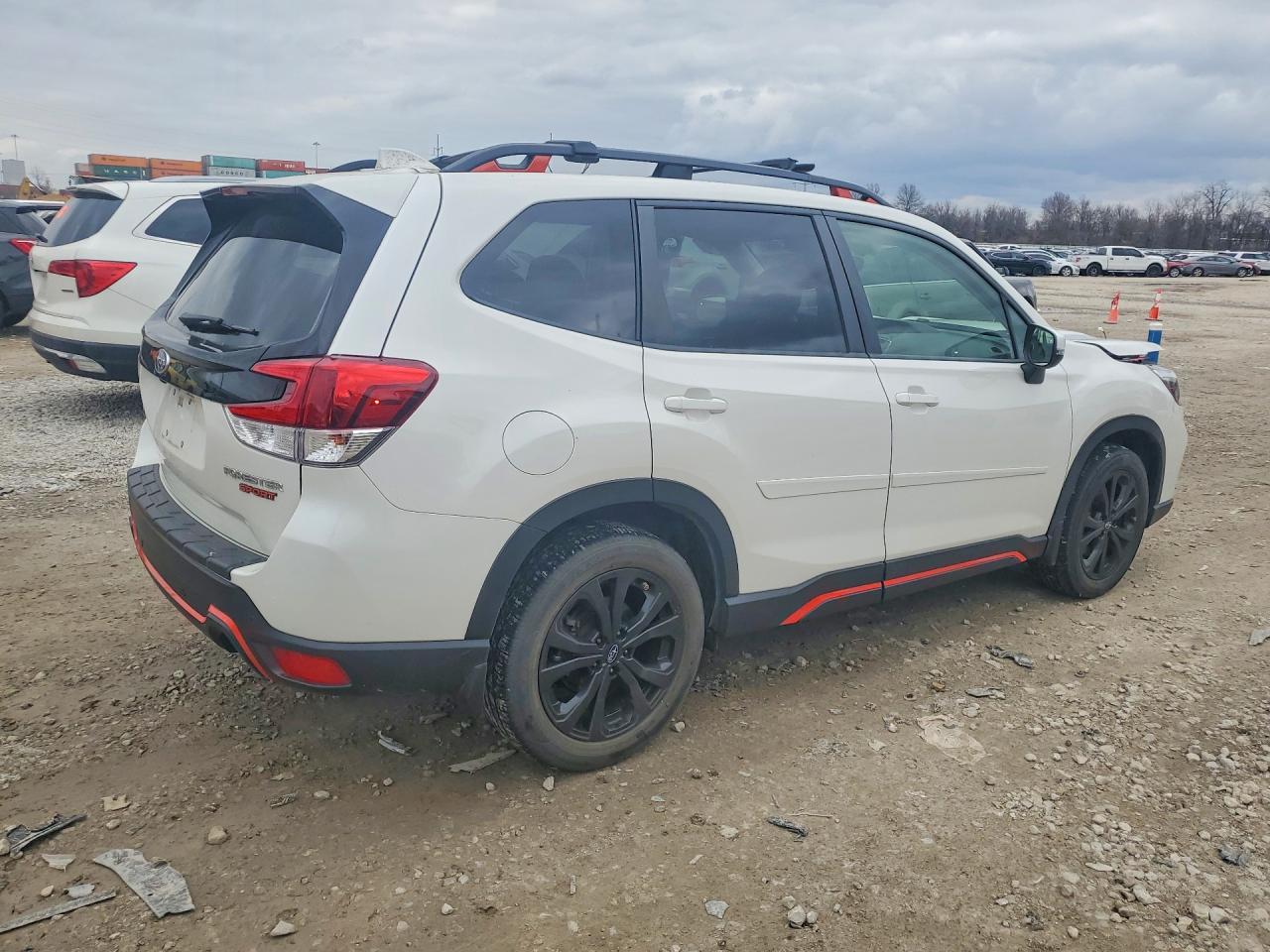 2019 SUBARU FORESTER photo 3