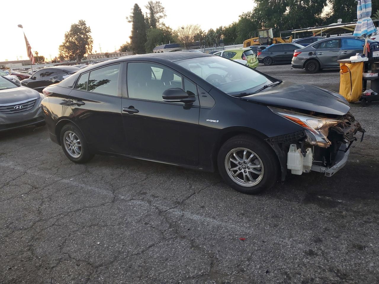 2016 TOYOTA PRIUS TWO photo 4