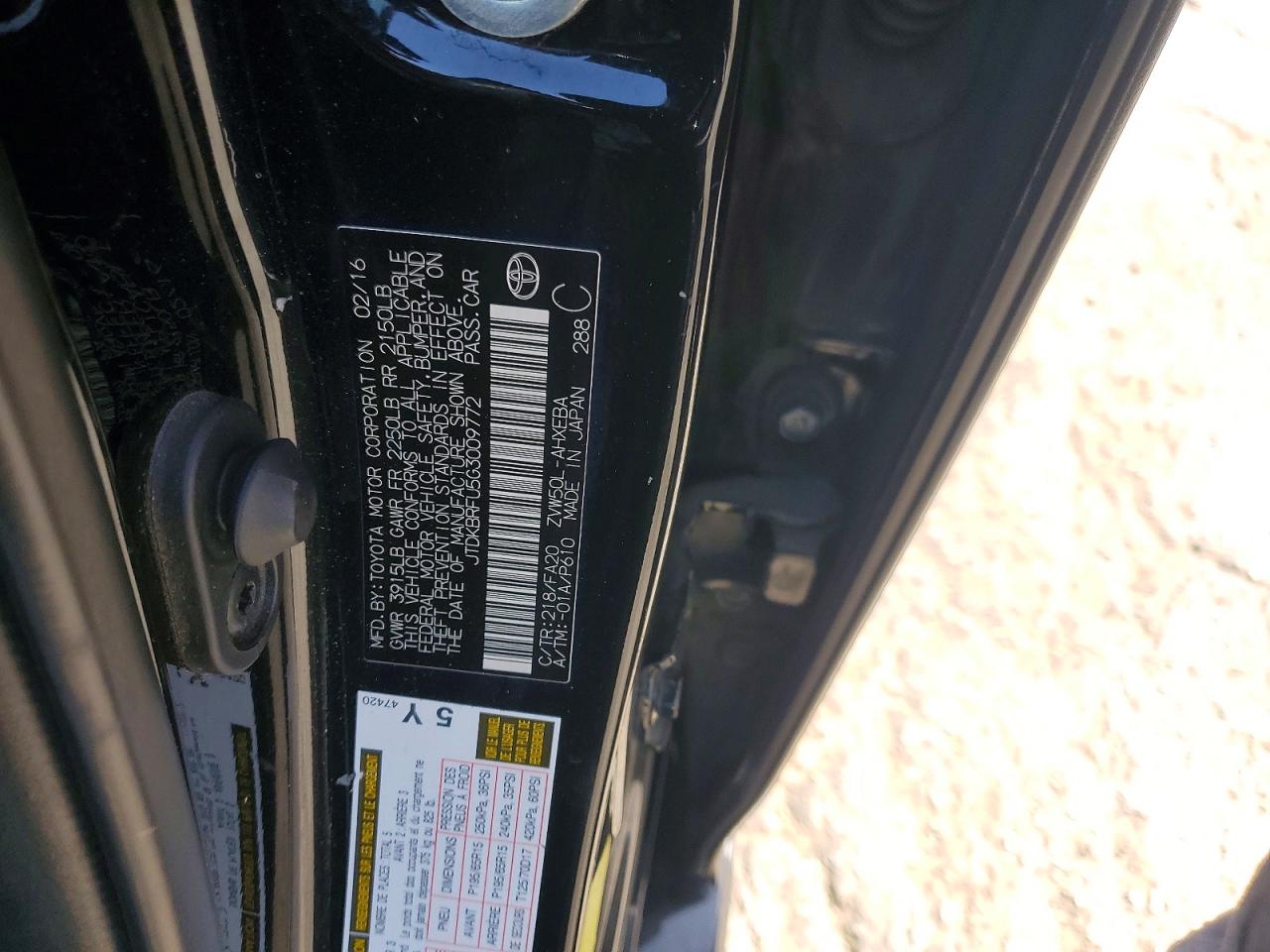 2016 TOYOTA PRIUS TWO photo 13