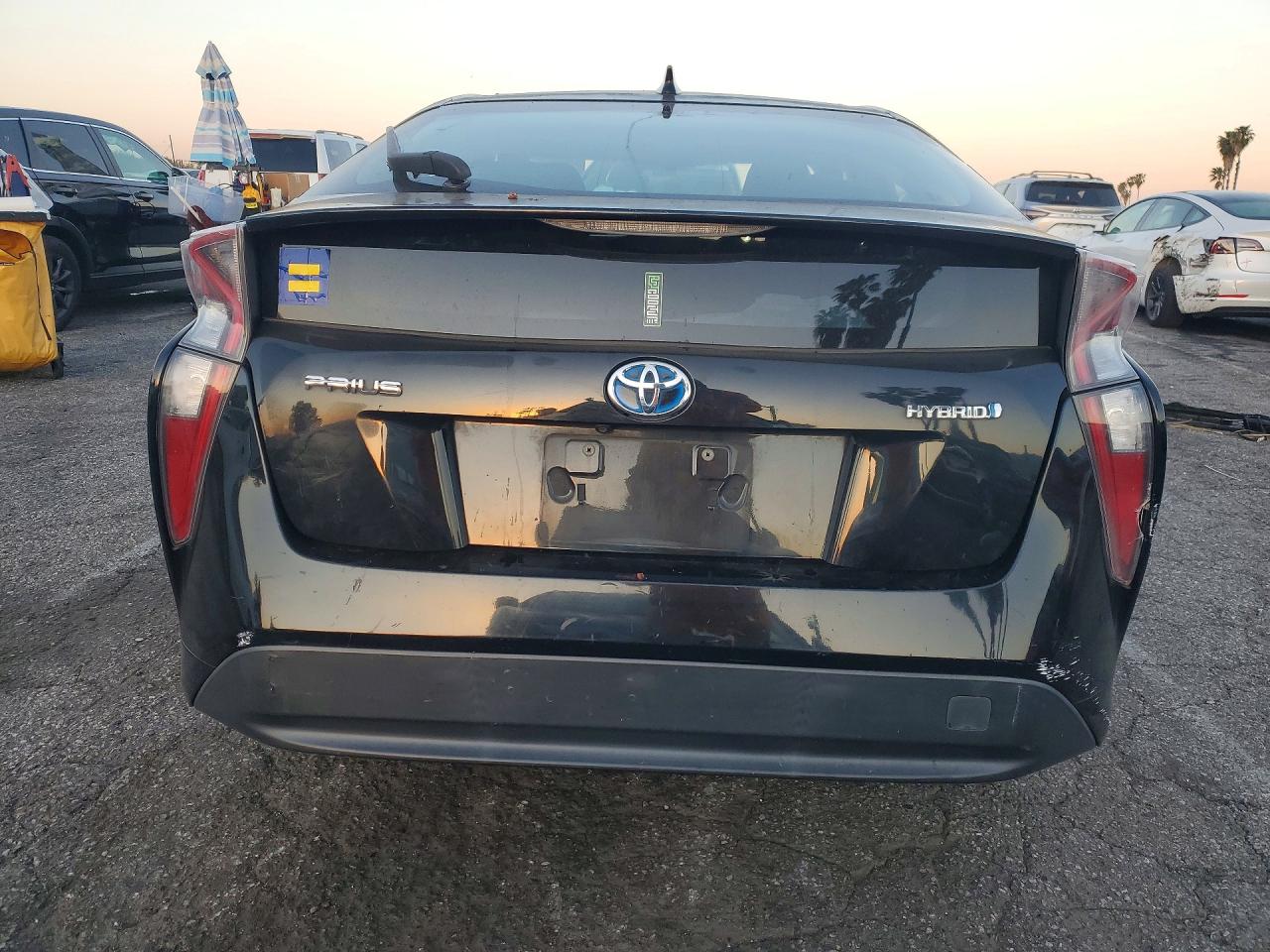 2016 TOYOTA PRIUS TWO photo 6
