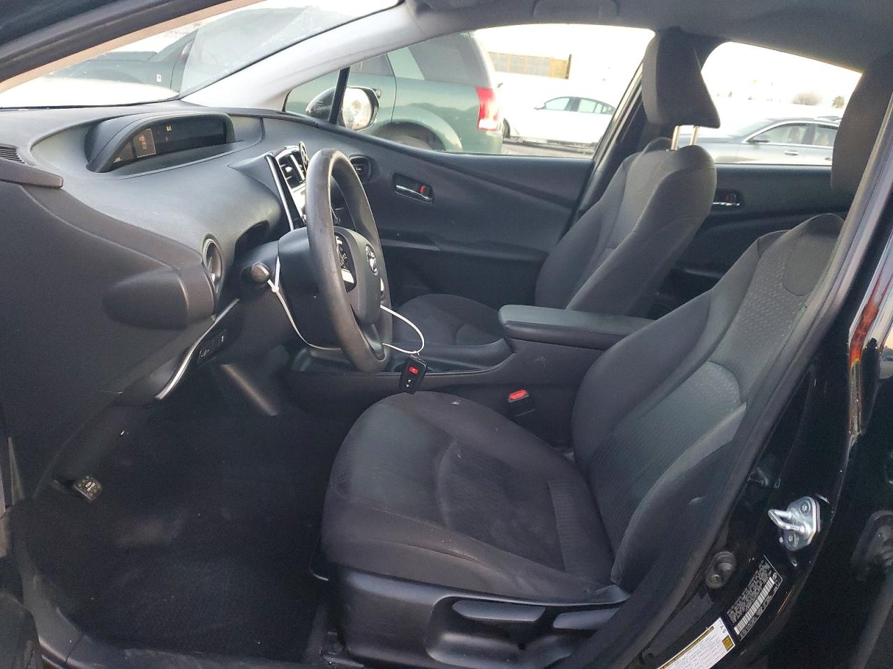 2016 TOYOTA PRIUS TWO photo 7