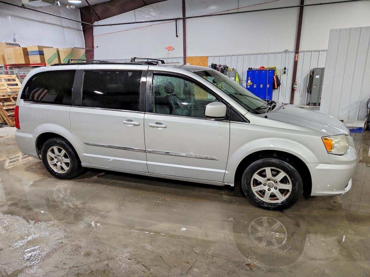 2012 CHRYSLER TOWN & COUNTRY TOURING photo 10