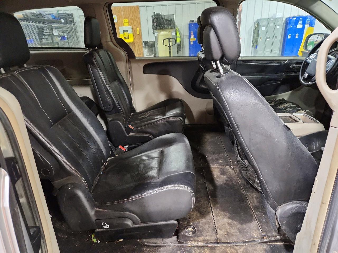 2012 CHRYSLER TOWN & COUNTRY TOURING photo 28