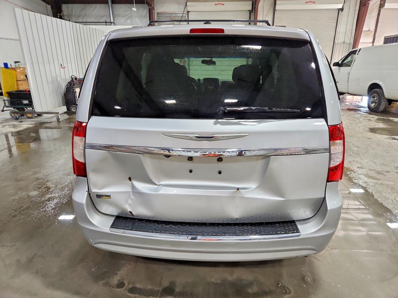 2012 CHRYSLER TOWN & COUNTRY TOURING photo 16