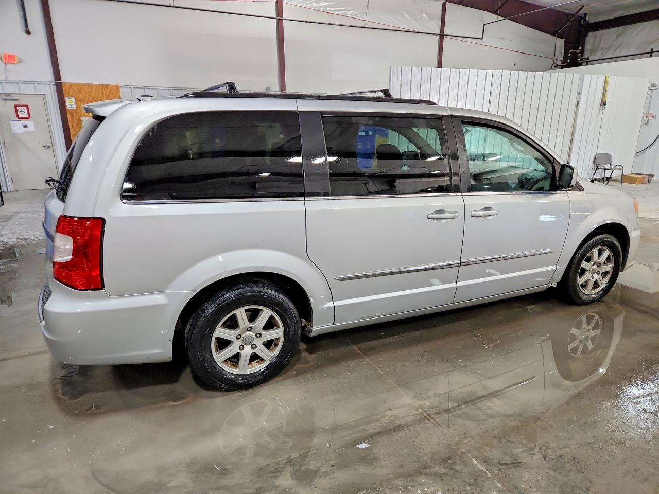 2012 CHRYSLER TOWN & COUNTRY TOURING photo 7