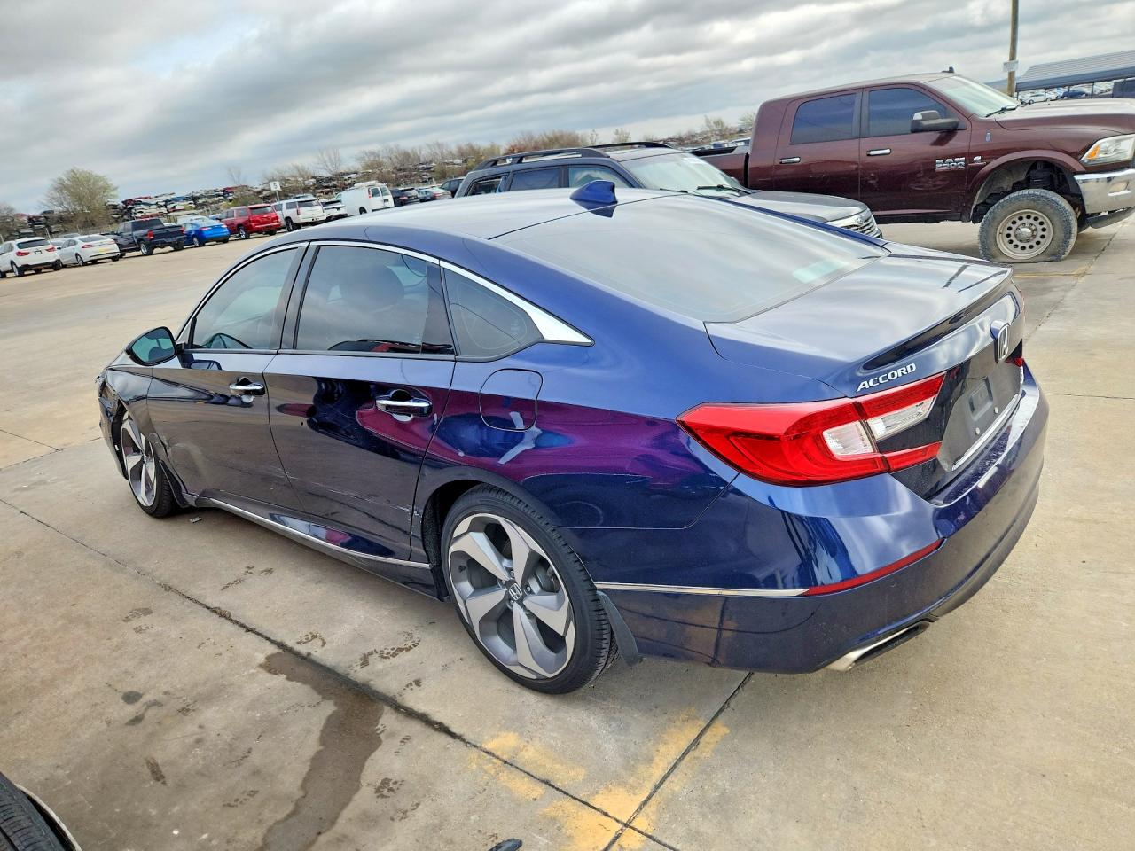 2018 HONDA ACCORD TOURING photo 2