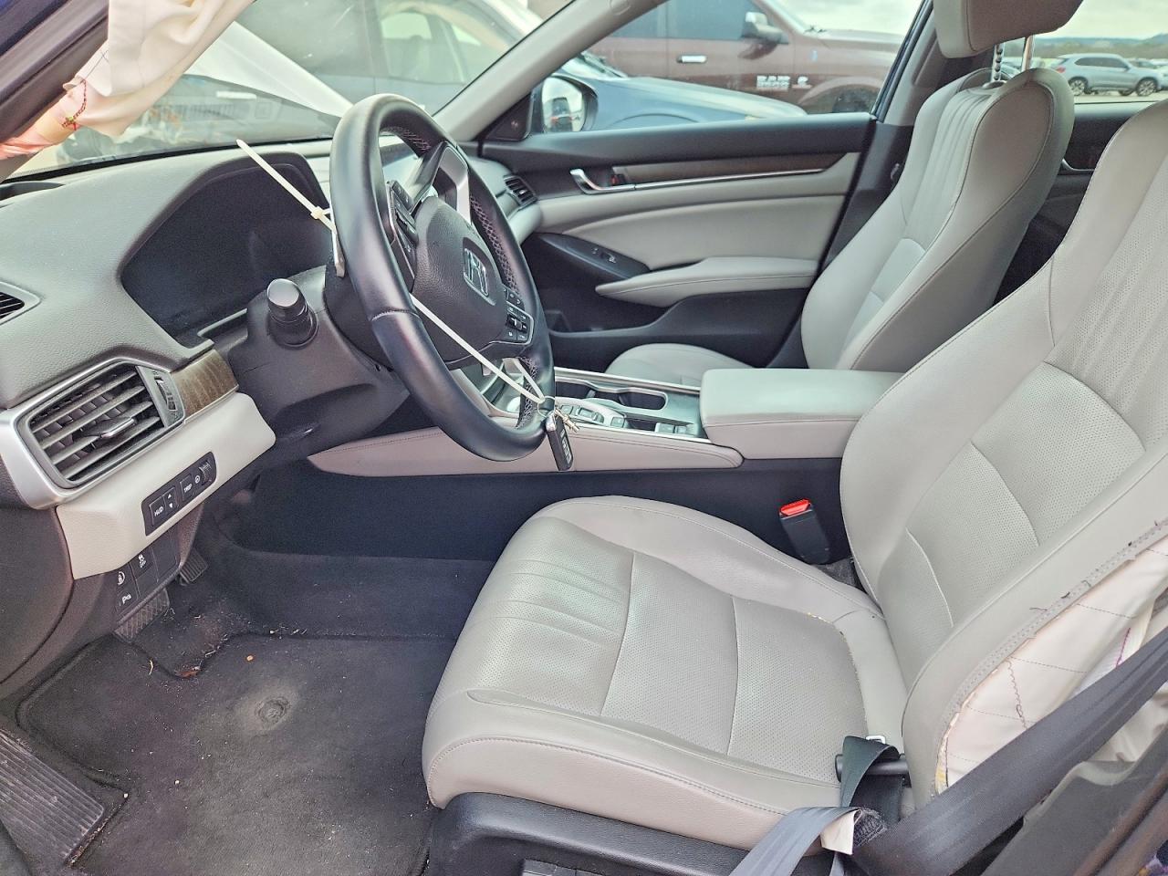 2018 HONDA ACCORD TOURING photo 7
