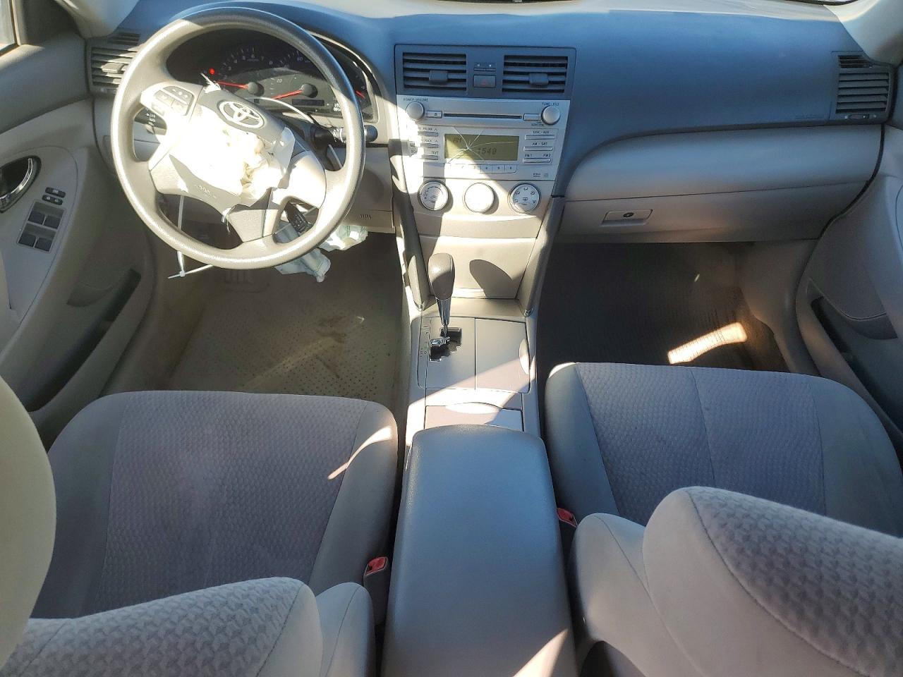 2011 TOYOTA CAMRY LE photo 8