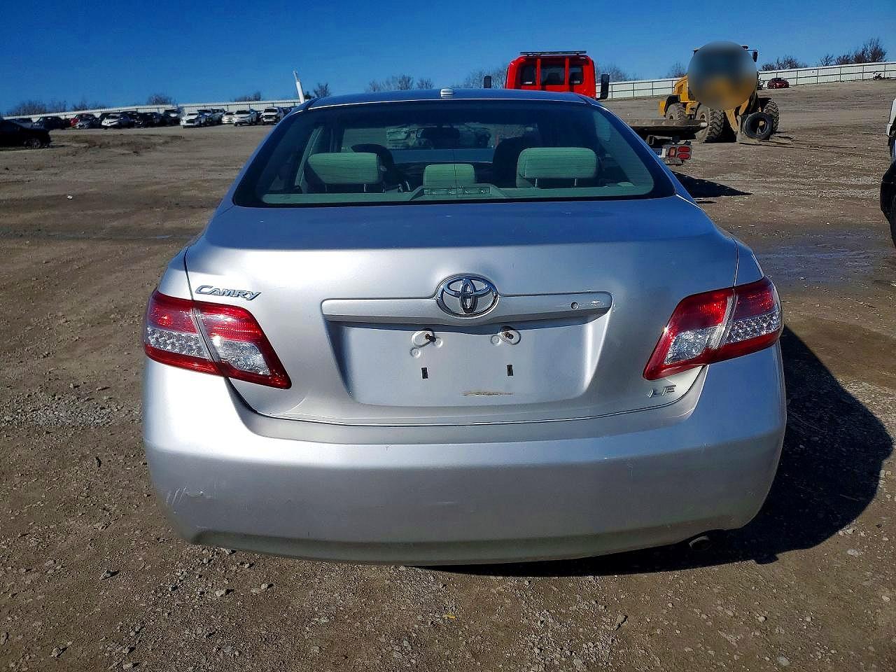 2011 TOYOTA CAMRY LE photo 6