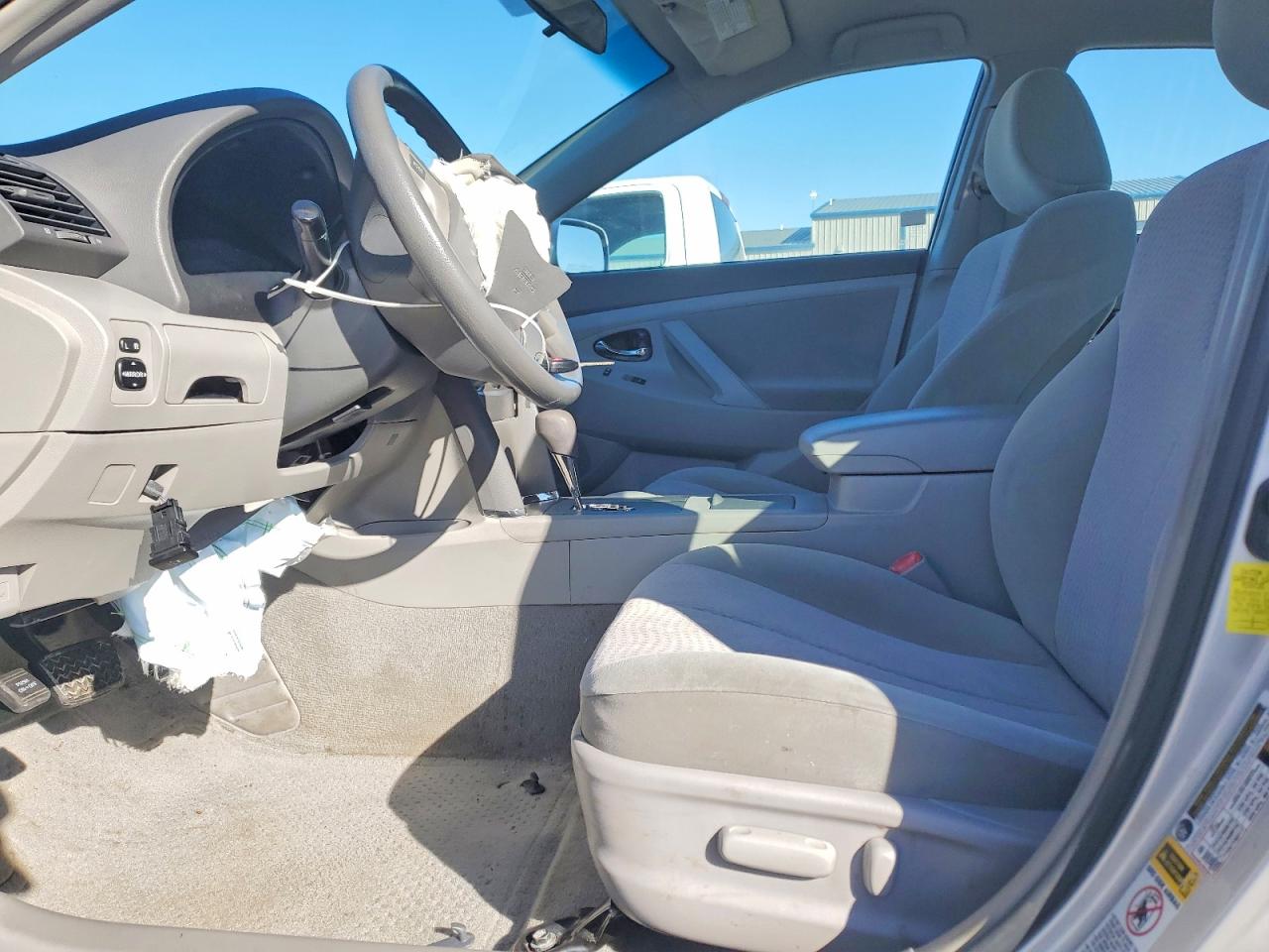 2011 TOYOTA CAMRY LE photo 7