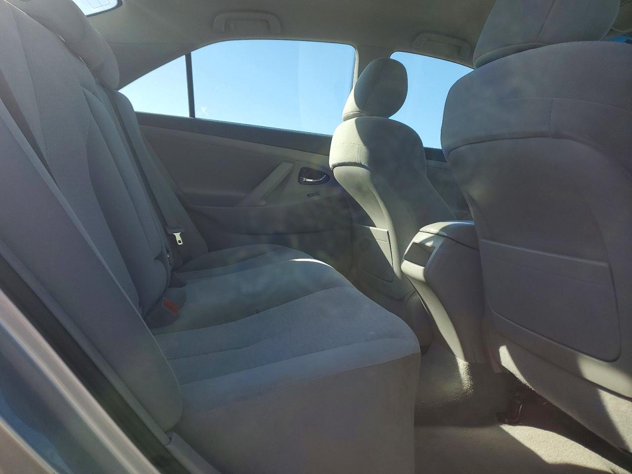 2011 TOYOTA CAMRY LE photo 10