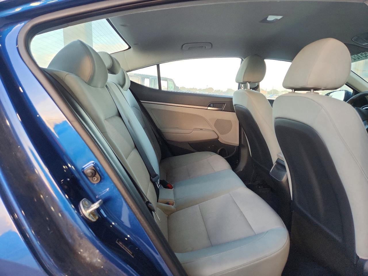 2017 HYUNDAI ELANTRA SE photo 10
