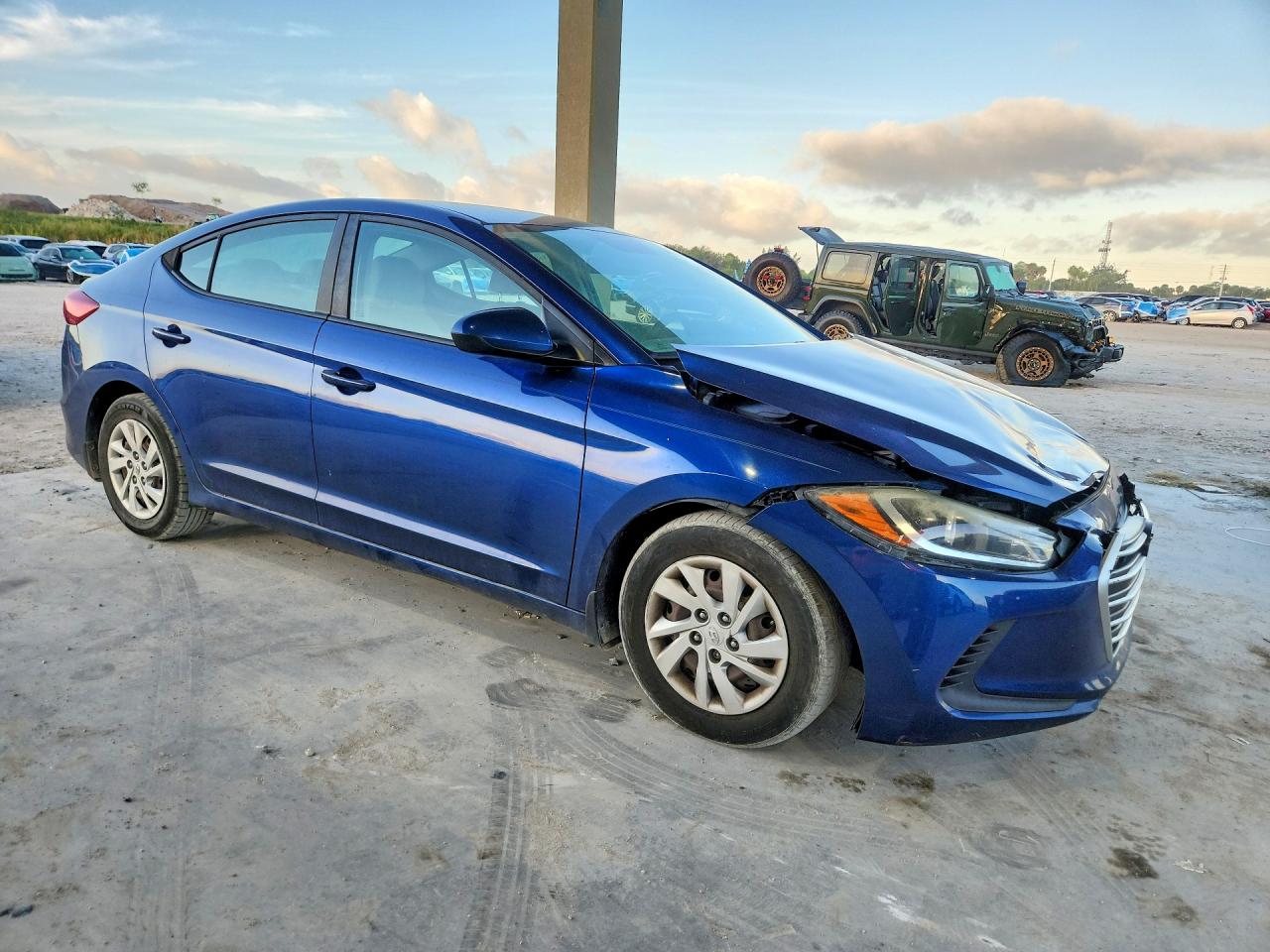 2017 HYUNDAI ELANTRA SE photo 4